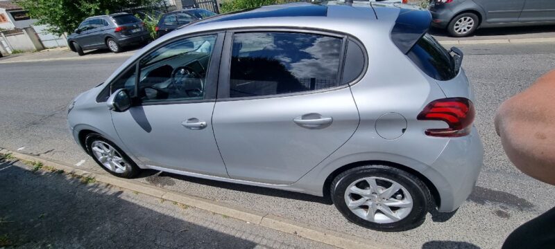 208 PEUGEOT 1.6 BlueHDi 100  100cv ALLURE