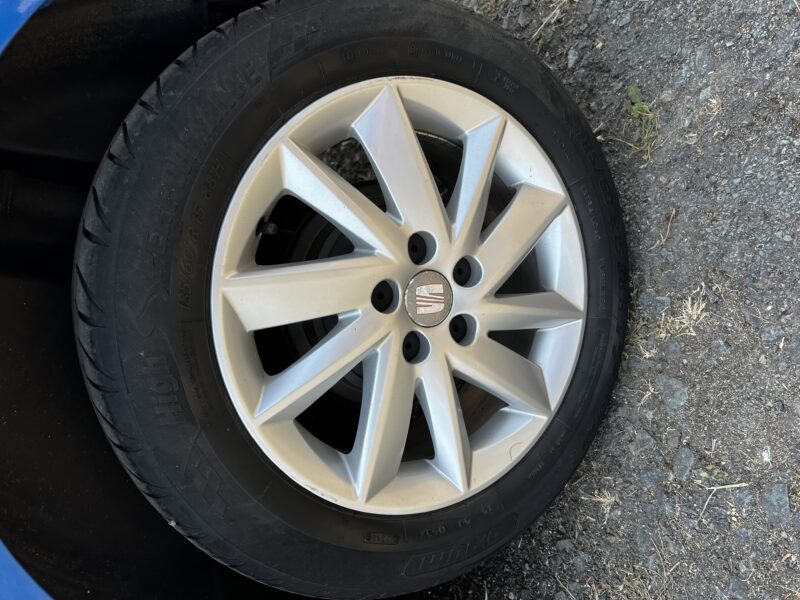 seat ibiza IV 1.2 bleu azur 70 cv faible conso