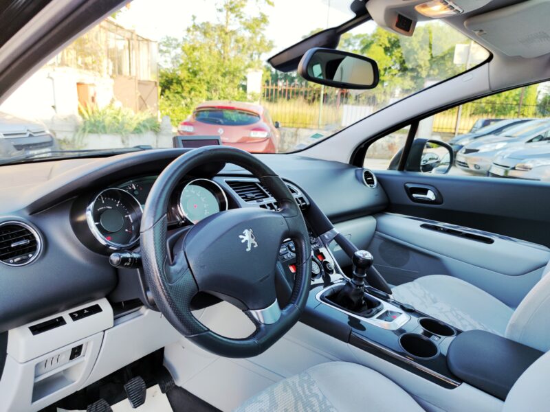 PEUGEOT 3008  2011