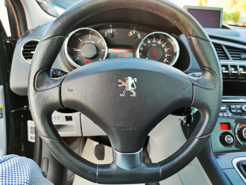PEUGEOT 3008  2011