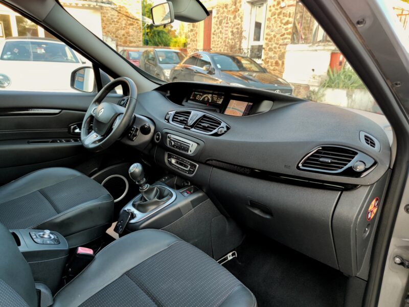 RENAULT SCÉNIC III 2012