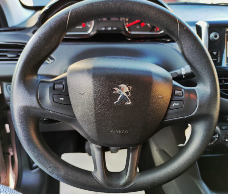 PEUGEOT 208 2013