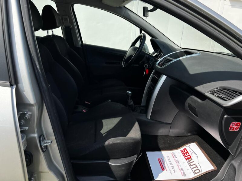 PEUGEOT 207 2009