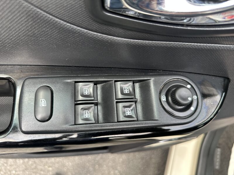 RENAULT CAPTUR I Arizona 2014