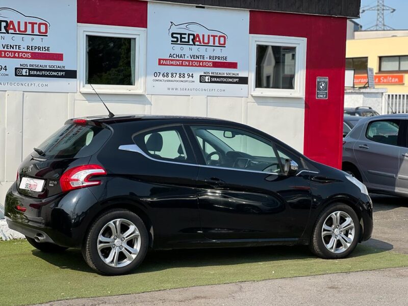 PEUGEOT 208 2012