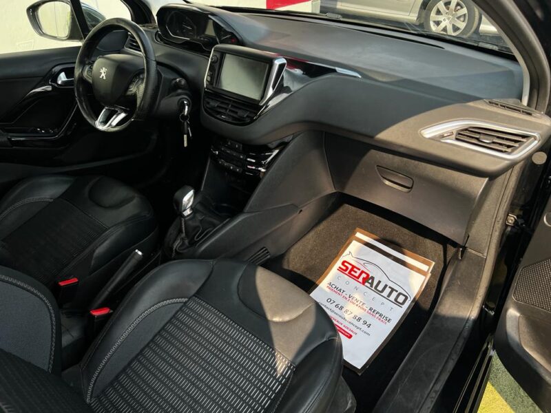 PEUGEOT 208 2012