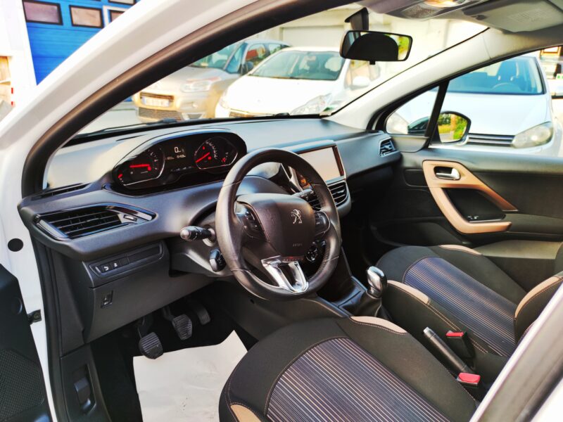 PEUGEOT 208 I 2013