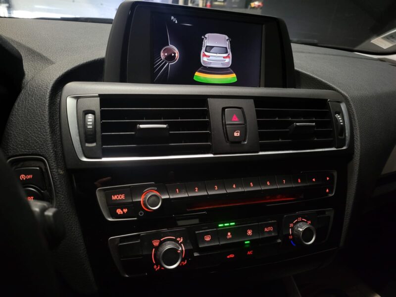 BMW SERIE 1 116d 116cv Lounge BVM6 5p Première Main