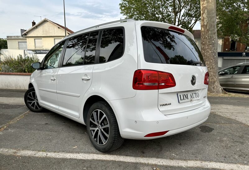 VOLKSWAGEN TOURAN 2011