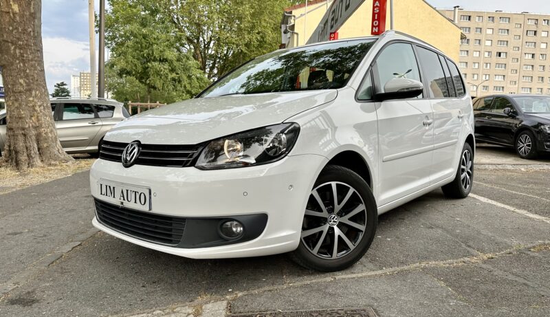 VOLKSWAGEN TOURAN 2011