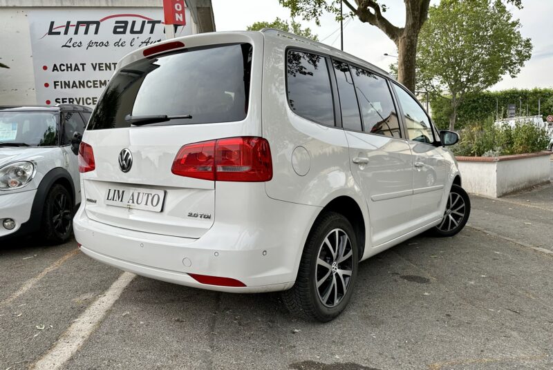 VOLKSWAGEN TOURAN 2011