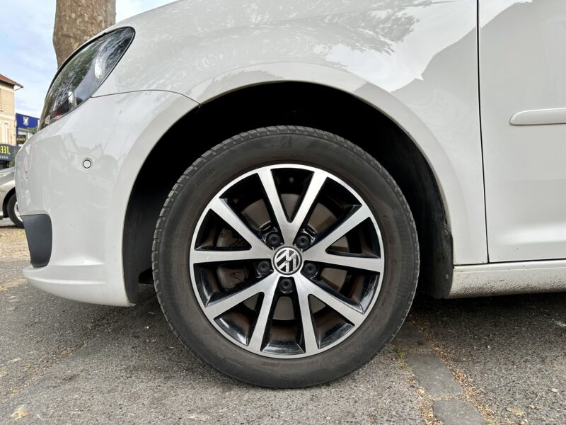 VOLKSWAGEN TOURAN 2011