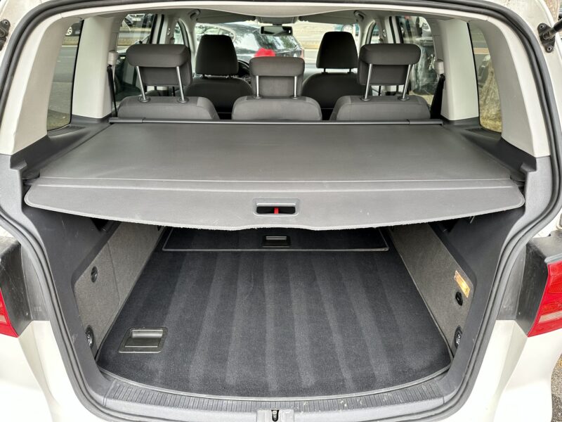 VOLKSWAGEN TOURAN 2011