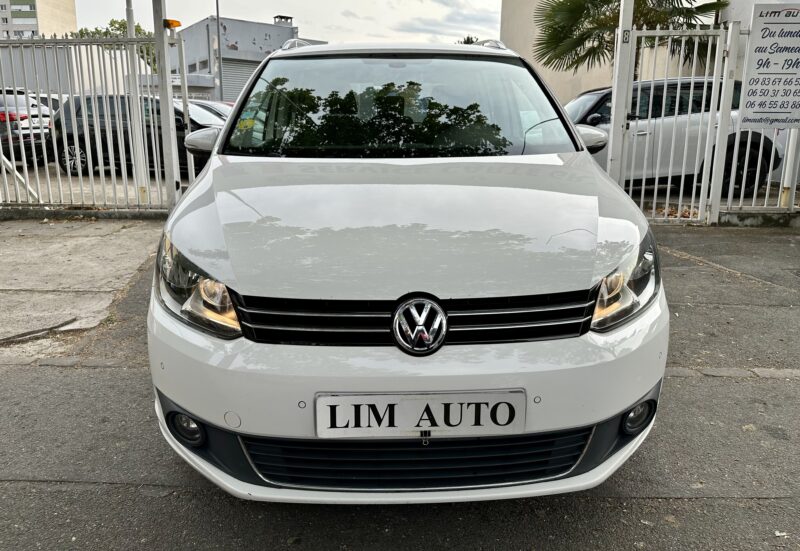 VOLKSWAGEN TOURAN 2011