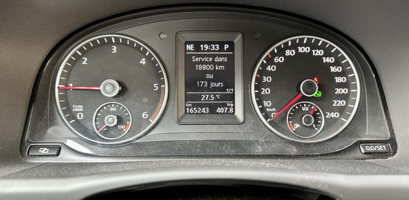 VOLKSWAGEN TOURAN 2011