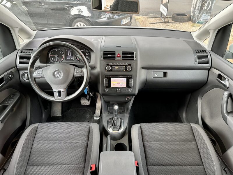 VOLKSWAGEN TOURAN 2011