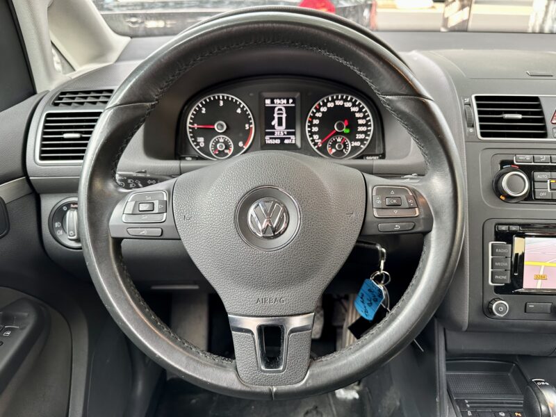 VOLKSWAGEN TOURAN 2011