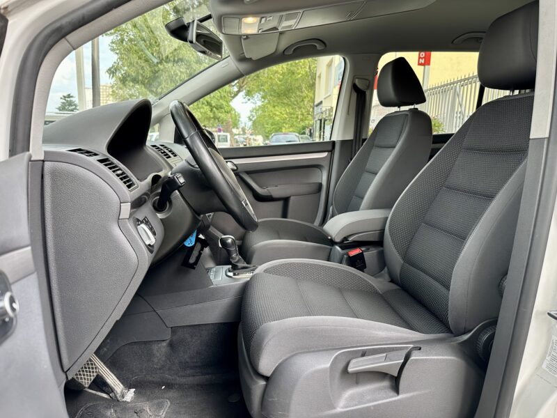 VOLKSWAGEN TOURAN 2011