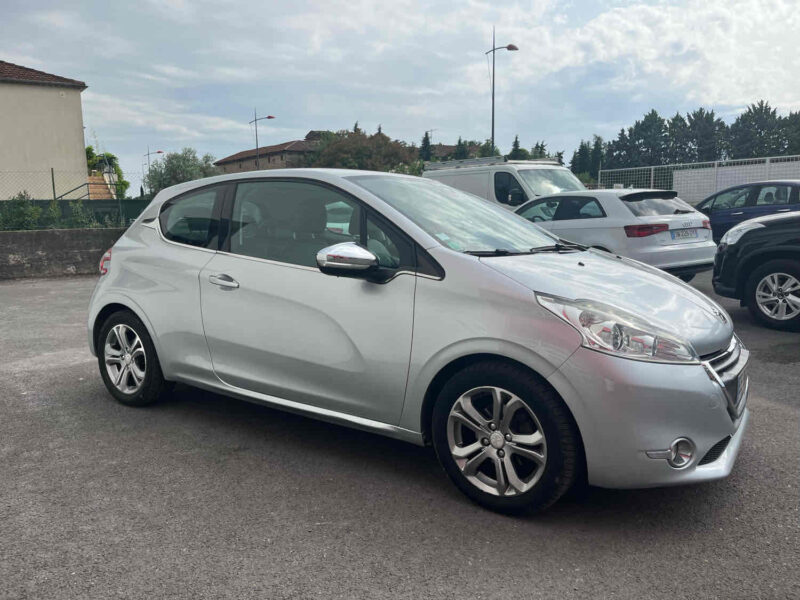 PEUGEOT 208 I 1.4 VTI 95 ALLURE