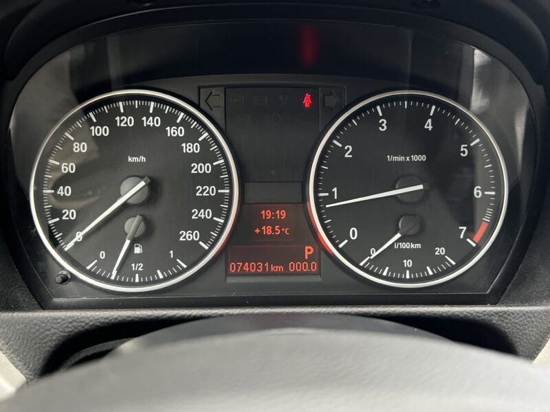 BMW SERIE 3 E90 PHASE 2 LCI 318i 2.0 143 Cv EDITION LUXE / BOITE AUTO CUIR CRIT AIR 1 - Garantie1an