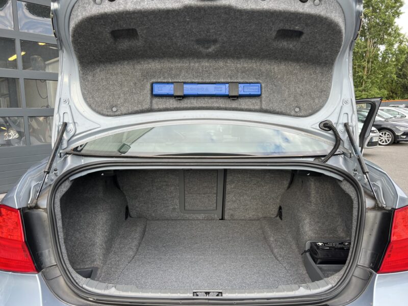 BMW SERIE 3 E90 PHASE 2 LCI 318i 2.0 143 Cv EDITION LUXE / BOITE AUTO CUIR CRIT AIR 1 - Garantie1an