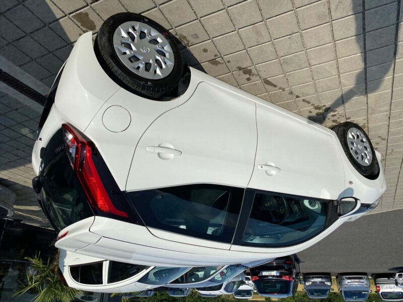 TOYOTA AYGO 1.0L VVT-I X-PLAY XSHIFT 5P