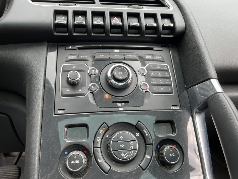 PEUGEOT 3008 Monospace 2012