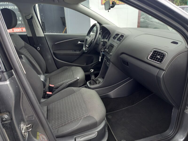 VOLKSWAGEN POLO V 2015