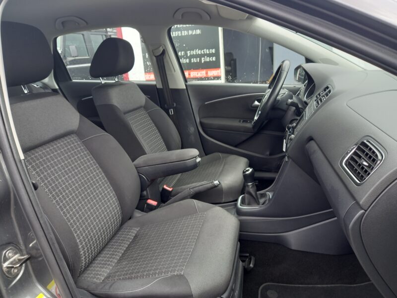 VOLKSWAGEN POLO V 2015