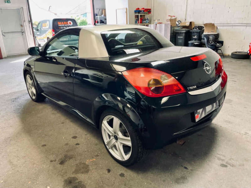 Vente à professionnel de l'automobile OPEL TIGRA TwinTop 1,8L 125ch 2005