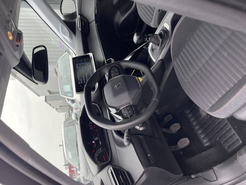 PEUGEOT 208 II 1.2 PURETECH 100 ACTIVE Garantie 12 Mois 