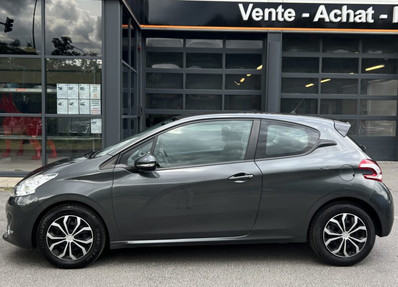 PEUGEOT 208 1.6 E HDI 92 Cv 54 700 Kms ECRAN TACTILE BLUETOOTH REGULATEUR Crit Air 2 - Garantie1an