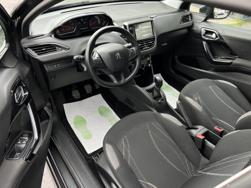 PEUGEOT 208 1.6 E HDI 92 Cv 54 700 Kms ECRAN TACTILE BLUETOOTH REGULATEUR Crit Air 2 - Garantie1an