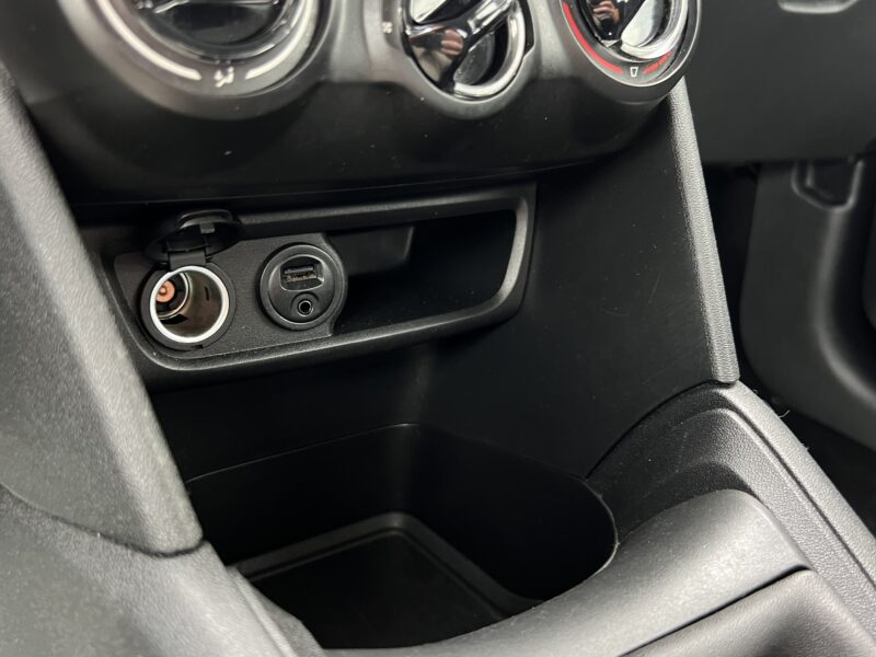 PEUGEOT 208 1.6 E HDI 92 Cv 54 700 Kms ECRAN TACTILE BLUETOOTH REGULATEUR Crit Air 2 - Garantie1an