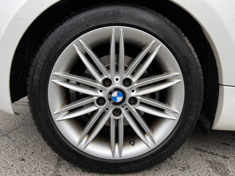 BMW SERIE 1 E81 118D PACK M SPORT 2.0 143 Cv TOIT OUVRANT / ORIGINE FRANCE - Garantie1an