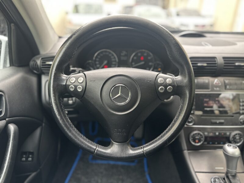 MERCEDES-BENZ  C-Klasse C230 BOITE AUTO PAYEZ EN 4X