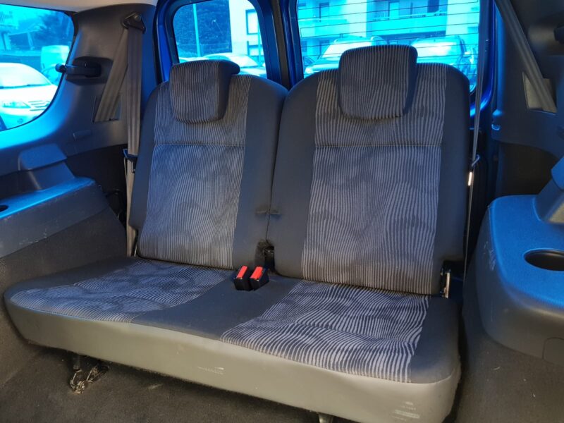 DACIA LOGAN MCV 1.6i 105CV LAUREATE 7PLACES