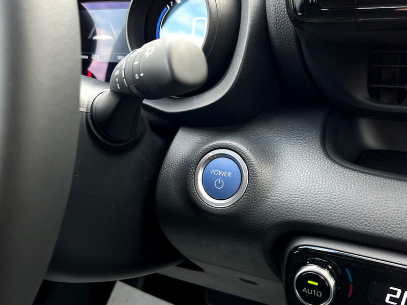 TOYOTA YARIS IV HYBRID 1.5 VVTi 90 / 116 Cv 1ERE MAIN / 117 Kms CARPLAY CAMERA KEYLESS Garantie3ans 
