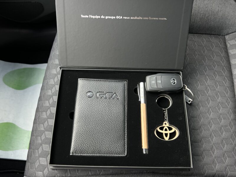 TOYOTA YARIS IV HYBRID 1.5 VVTi 90 / 116 Cv 1ERE MAIN / 117 Kms CARPLAY CAMERA KEYLESS Garantie3ans 