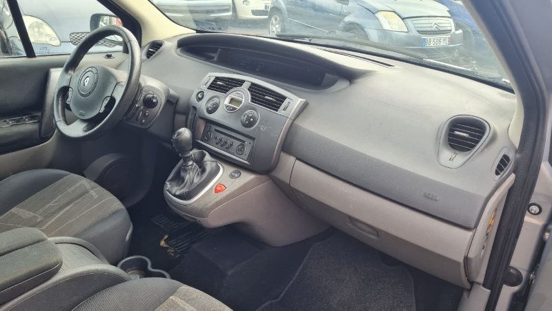 RENAULT GRAND SCÉNIC II 2005
