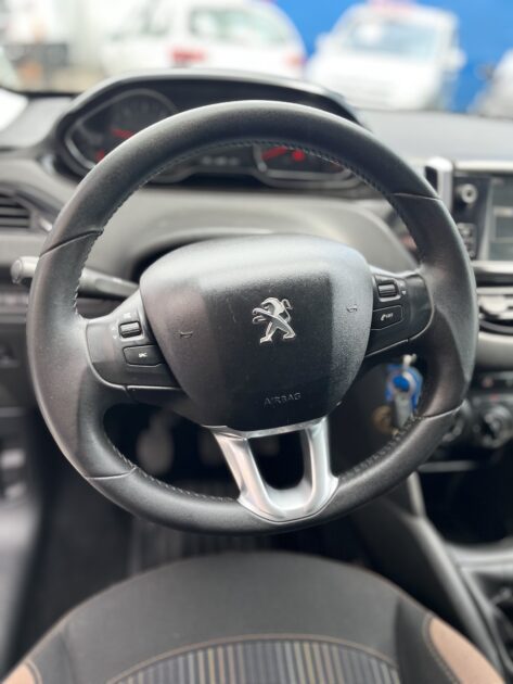PEUGEOT 208 2013