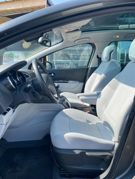 PEUGEOT 5008 1.6 HDi 112cv 7 places