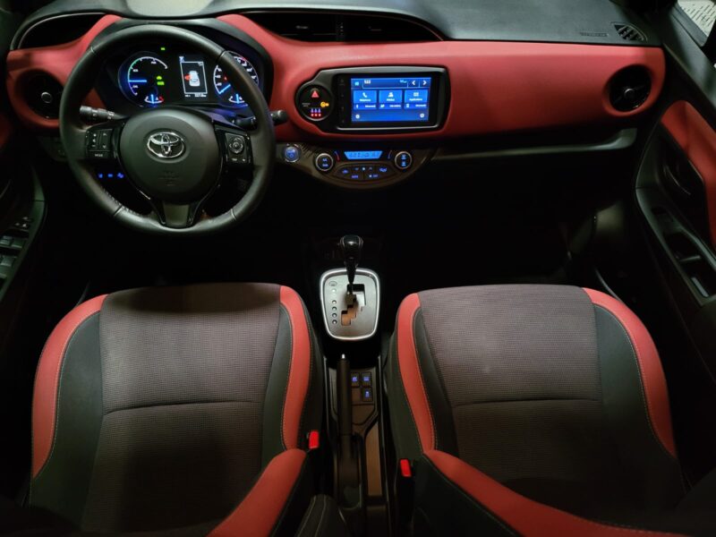 TOYOTA YARIS HYBRIDE 100h Collection / Pack City , Caméra , Régulateur , Led
