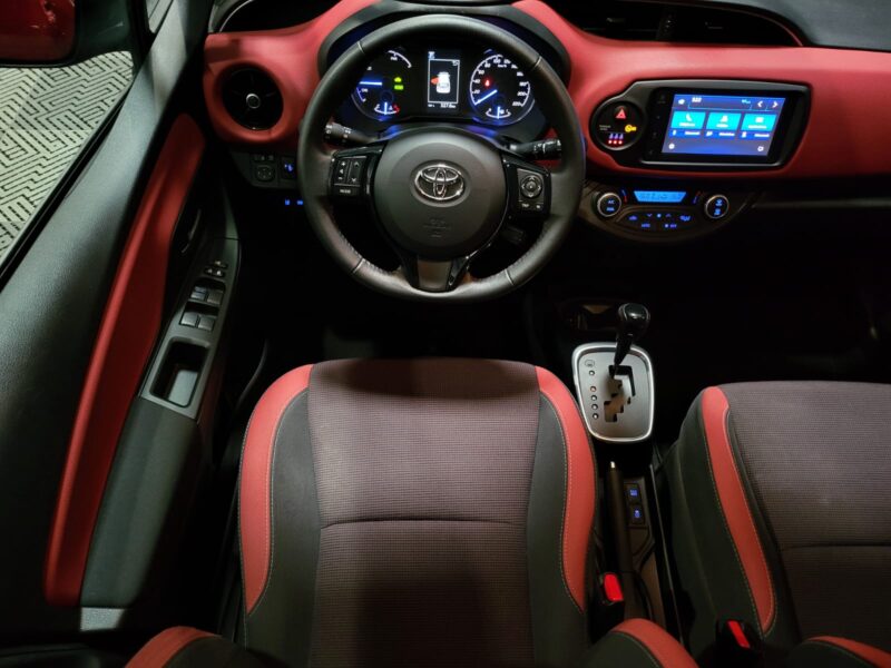 TOYOTA YARIS HYBRIDE 100h Collection / Pack City , Caméra , Régulateur , Led