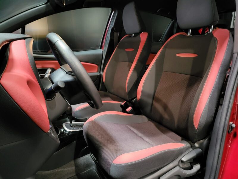 TOYOTA YARIS HYBRIDE 100h Collection / Pack City , Caméra , Régulateur , Led