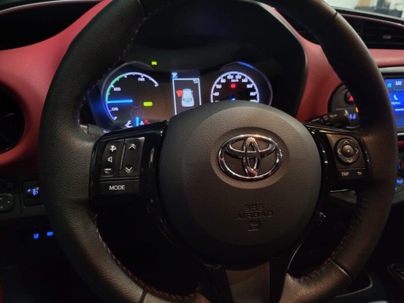 TOYOTA YARIS HYBRIDE 100h Collection / Pack City , Caméra , Régulateur , Led