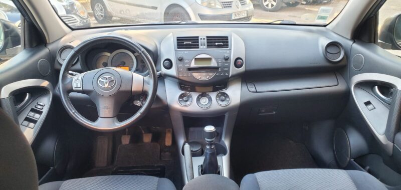 TOYOTA RAV4 III 2.2 D-4WD 136CH 