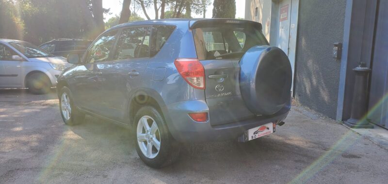 TOYOTA RAV4 III 2.2 D-4WD 136CH 