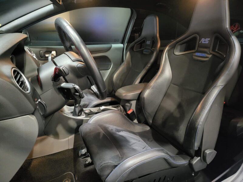 FORD FOCUS II RS 2.5 TURBO 305CV BVM6 3P // SIEGES BAQUET/SUIVI FORD/FACTURES D'ENTRETIEN