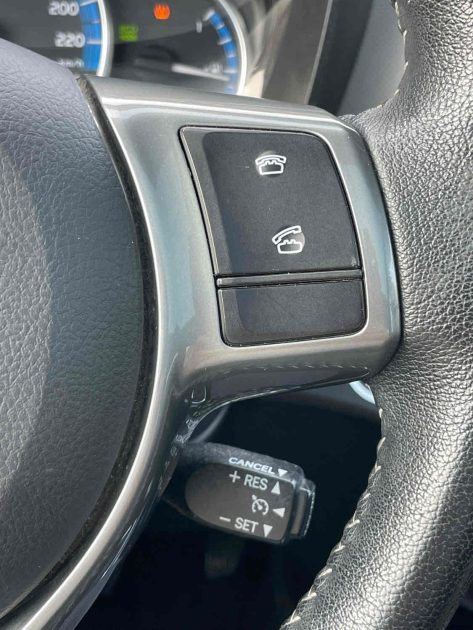 TOYOTA YARIS HYBRID 2015